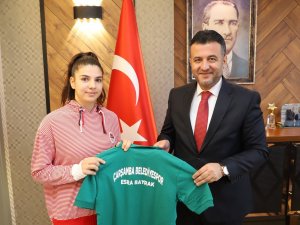 Dünya Şampiyonu Esra Bayrak, Çarşamba Belediyespor’da