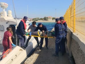 Bozcaada’da Balıkçı Teknesinde Yaralanan 2 Vatandaş Tahliye Edildi