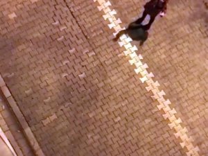 Esenyurt’ta Dolandırıldığını Söyleyen Kadın Tüm Sokağı Ayağa Kaldırdı