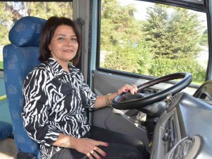 Eşinin Elinden Dolmuşu Aldı, Meslekte Erkeklere Taş Çıkartıyor