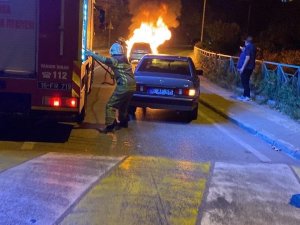 Seyir Halindeki Otomobil Alev Alev Yandı