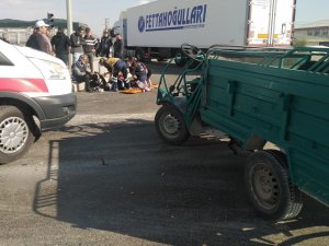 Patpatla Otomobilin Çarpıştığı Kazada 2 Kişi Yaralandı