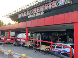 Önce Annesini Sonra Kendini Bıçakladı