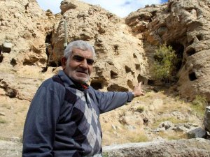 Taş Devrinden Kalan Mağara Apartman Samanlık Oldu