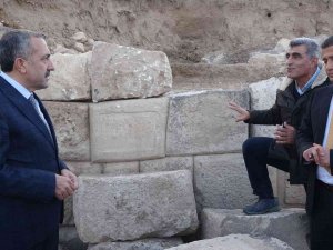 Erciş Zernaki Tepesi’ndeki Kazı Çalışmalarında Aramice 4 Kitabe Bulundu