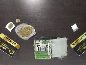 Araba Teybinin İçinden Uyuşturucu Çıktı