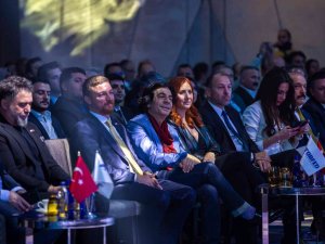 Okan Bayülgen’den Togg’un Dev Ekranı İçin Öneri