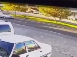 Şanlıurfa’da Otomobilin Çocuğa Çarpma Anı Kamerada