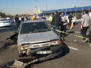 Arızalanan Aracından İndiği Sırada Kamyonet Çarpan Sürücü Hayatını Kaybetti