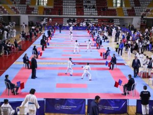 7. Cumhuriyet Kupası İller Arası Karate Turnuvası Sivas’ta Başladı