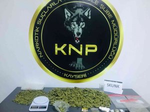 Polis Uyuşturucu Tacirini Nefes Kesen Kovalamaca Sonucu Yakaladı