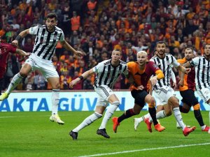 Spor Toto Süper Lig: Galatasaray: 1 - Beşiktaş: 1 (İ̇lk Yarı)