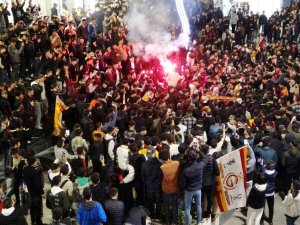 Van’da Galatasaraylı Taraftarların Derbi Coşkusu