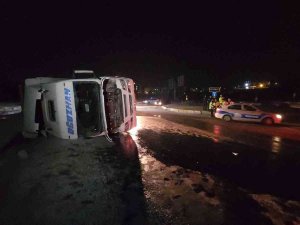 Devrilen Tırın Tavan Camından Çıktı, Dakikalarca Gözyaşlarına Boğuldu