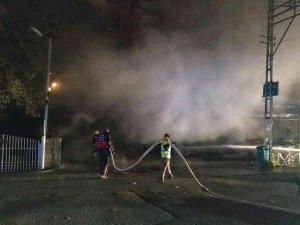 Van’da Korkutan İş Yeri Yangını: Alevler Geceyi Aydınlattı