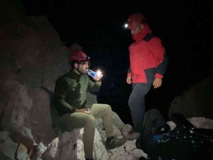 Fethiye’de Kayalıklarda Mahsur Kalan Kişiyi Jak Kurtardı