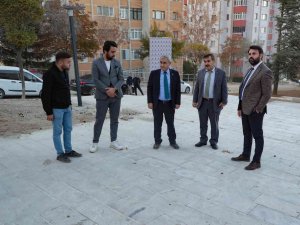 Zeybekler Parkı Yenileniyor