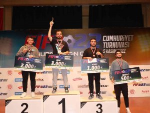 Gençler Cumhuriyet İ̇çin Oynadı