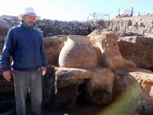 Anadolu İnsanı 4 Bin Yıl Önce Tahıllarını Dev Küplerde Saklamış