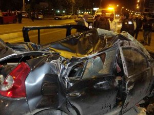 Otomobil Metrelerce Havaya Uçup Park Halindeki Aracın Üzerine Düştü