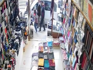 2 Çocuklu Aile Ölümden Saniyelerle Kurtuldu, O Anlar Kameralara Yansıdı