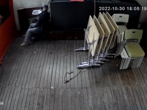 İ̇stanbul’da Esnafı Şoke Eden Hırsızlık Kamerada: Ellerini Yıkamaya Gidince Lavaboyu Yerinde Bulamadı