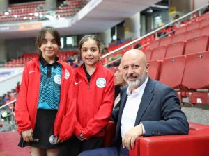 Başkan Çolakbayrakdar, Türkiye’nin Dört Bir Yanından Gelen Sporcuları Ziyaret Etti