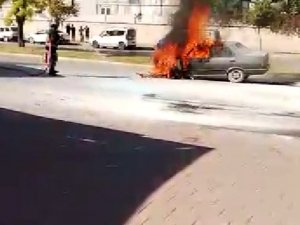 Yeni Sahibine Götürdüğü Otomobil Seyir Halindeyken Alev Topuna Döndü