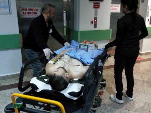 Bıçaklı Saldırıya Uğrayan Genç Ağır Yaralandı