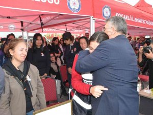 O Anlar Yürekleri Burktu: Kalp Krizinden Ölen Babasının Polis Yeleğiyle Törene Katıldı