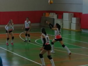 Van Büyükşehir Kadın Voleybol Takımı Haftayı 3 Puanla Kapattı