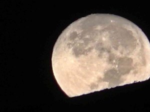 Yüksekova’da Ay, Geceyi Gündüze Çevirdi