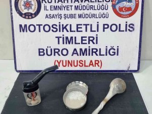 Kütahya’da Yunus Timleri 2 Kişinin Üzerinde Uyuşturucu Ele Geçirdi