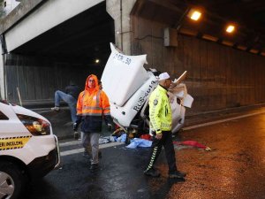 Beton Direğe Çarpan Tırın Kupası Dorseden Ayrılarak Yol Ortasına Düşmüştü: Ölen Sürücünün Kimliği Belirlendi