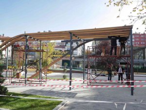 Zafer Meydanı’na Gölgelik Ve Oturma Grupları