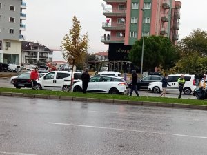 Denizli’de 8 Aracın Karıştığı Zincirleme Kazada 4 Kişi Yaralandı