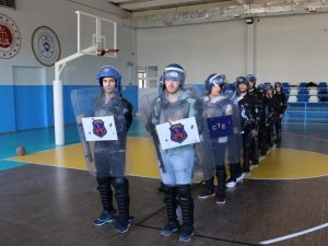 Üniversite Öğrencilerine "Ceza İnfaz Memurluğu" Eğitimi