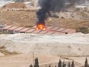 Alev Alev Yanan İşyeri Kullanılamaz Hale Geldi