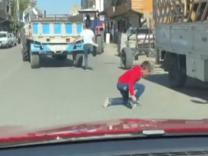 Traktör Römorkuna Asılan Çocuk Ölümden Döndü