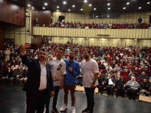 Fenomenler Yıldırımlı Gençlerle Buluştu