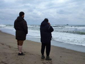 Saatlerdir Sahilden Ayrılmadılar, Umutla Bekliyorlar