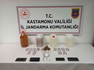 Kastamonu’da Bir Sosyal Tesise Uyuşturucu Operasyonu: 3 Gözaltı