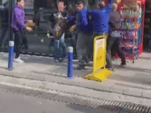 İ̇zmir’de Yol Verme Kavgası: 1 Yaralı