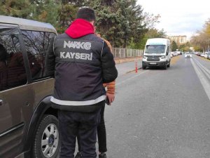 Narkotik Polisi Öğrencilerin Zehirlenmesine İ̇zin Vermiyor