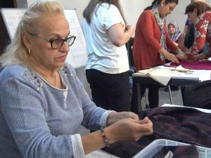 Bursa’da Kadınlar Hem Meslek Öğreniyor, Hem Gelir Elde Ediyor