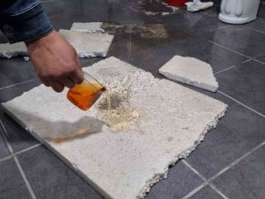 Kumar Malzemelerini Asitle Eriterek Yok Etmişler