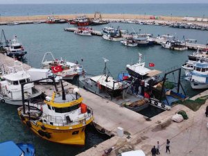 Akdeniz’de Balıkçılara Fırtına Engeli, Tekneler Kıyıya Yanaştı