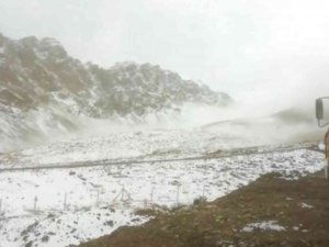 Aladağlar’a Kar Yağdı