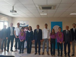 Burhaniye’de Başarılı Öğrenciler Ödüllendirildi