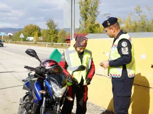 Jandarma Ekiplerinden Motosiklet Sürücülerine Reflektif Yelek Denetimi